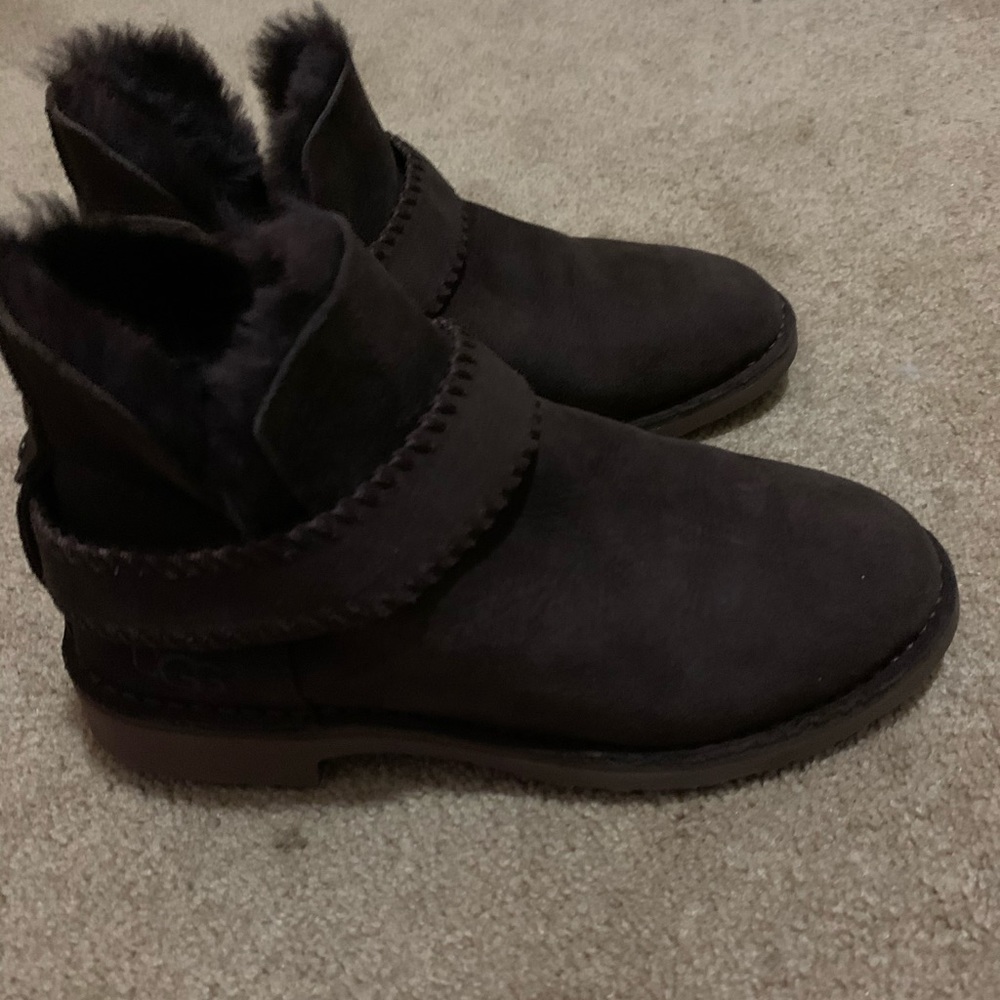 Never worn brown ugg boots size 6. No box